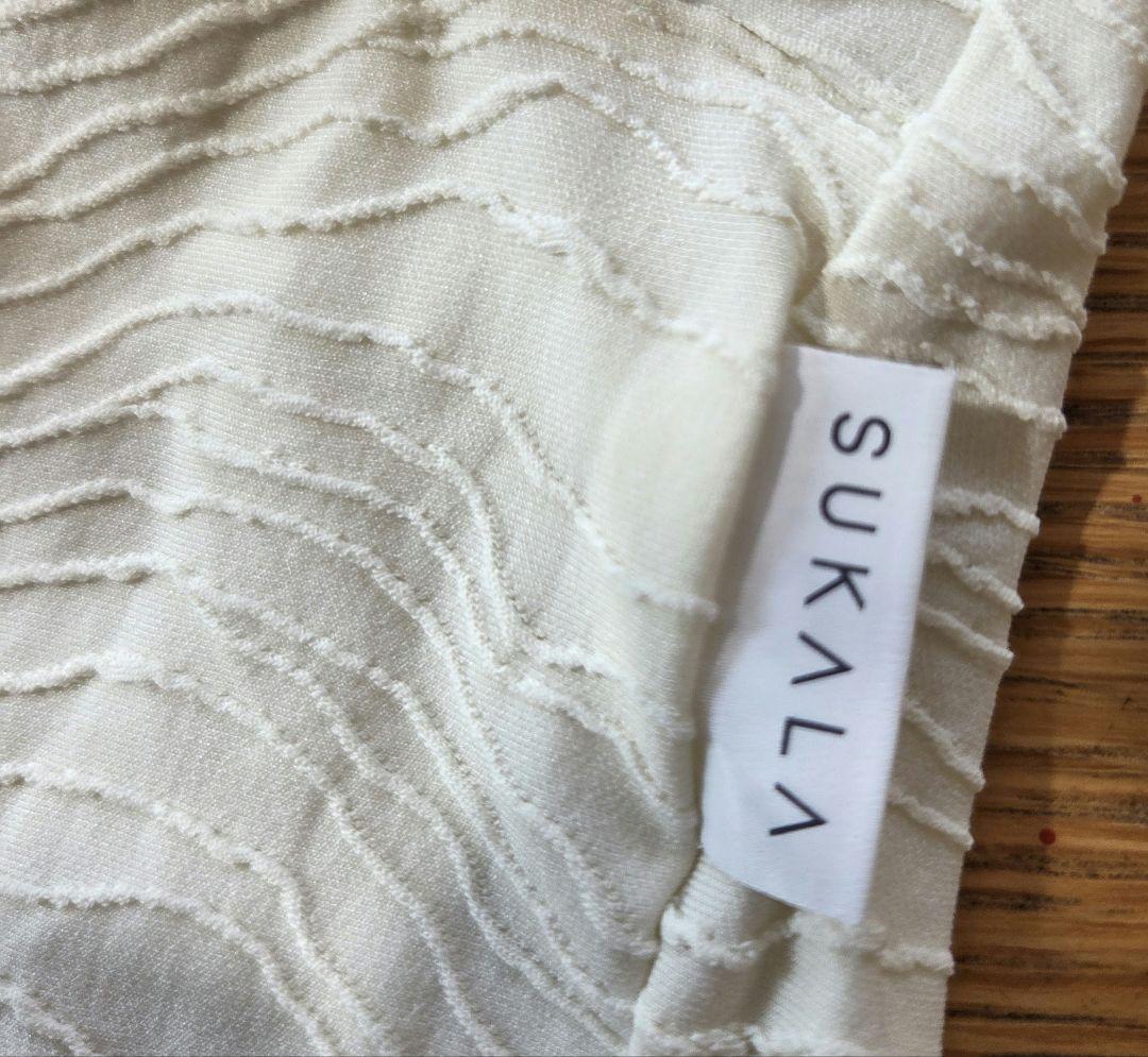 SUKALA♪美品 ☆キャップスリーブトップス ホワイト(クリーム色)Lサイズ