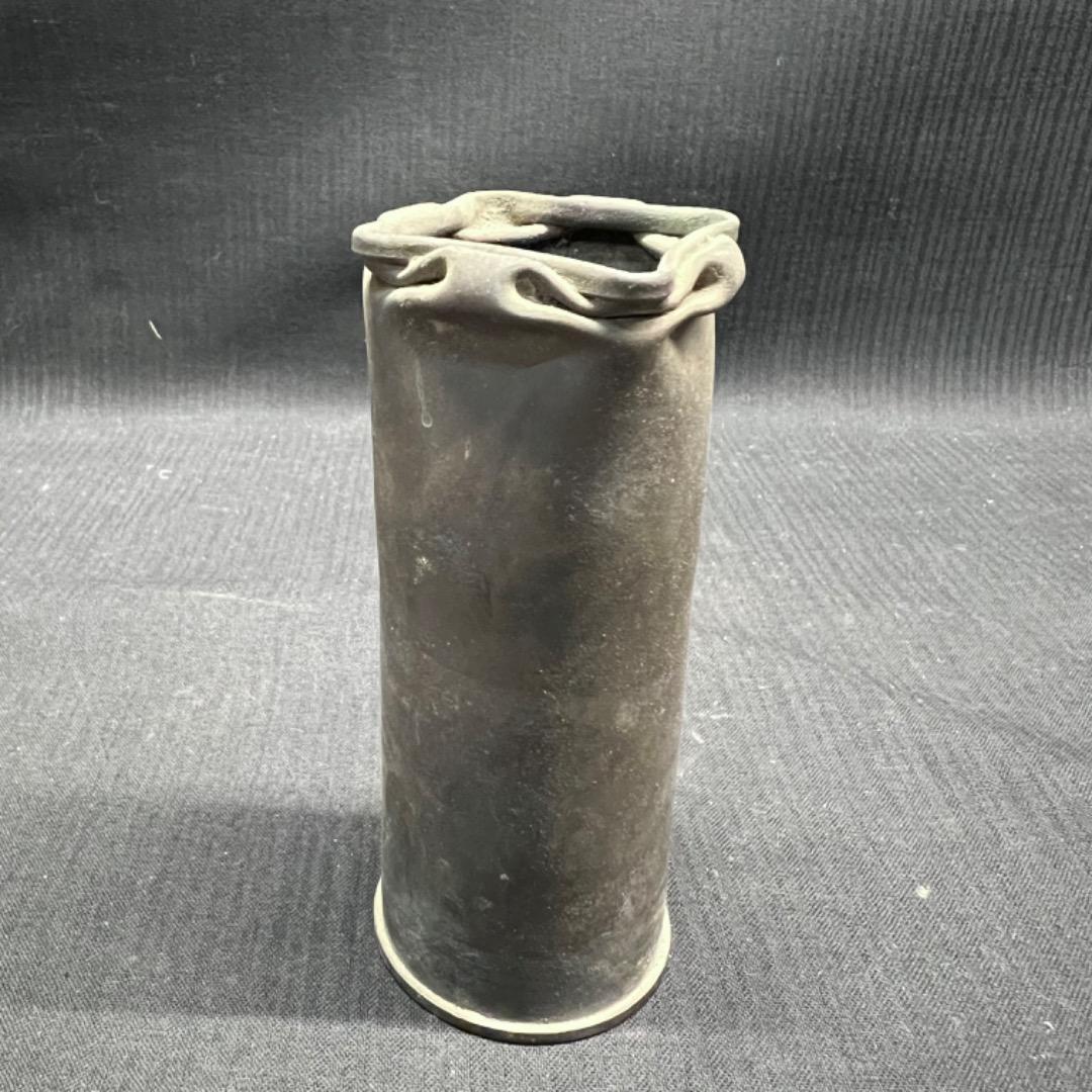 〇Ec右1002 日本軍　戦争やっきょう 一輪挿し 筒型 置物 ヴィンテージ