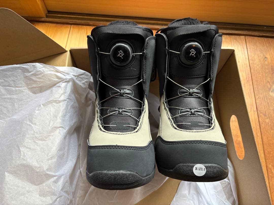 新品未使用ZUMA20.5〜21cmスノーボードブーツ
