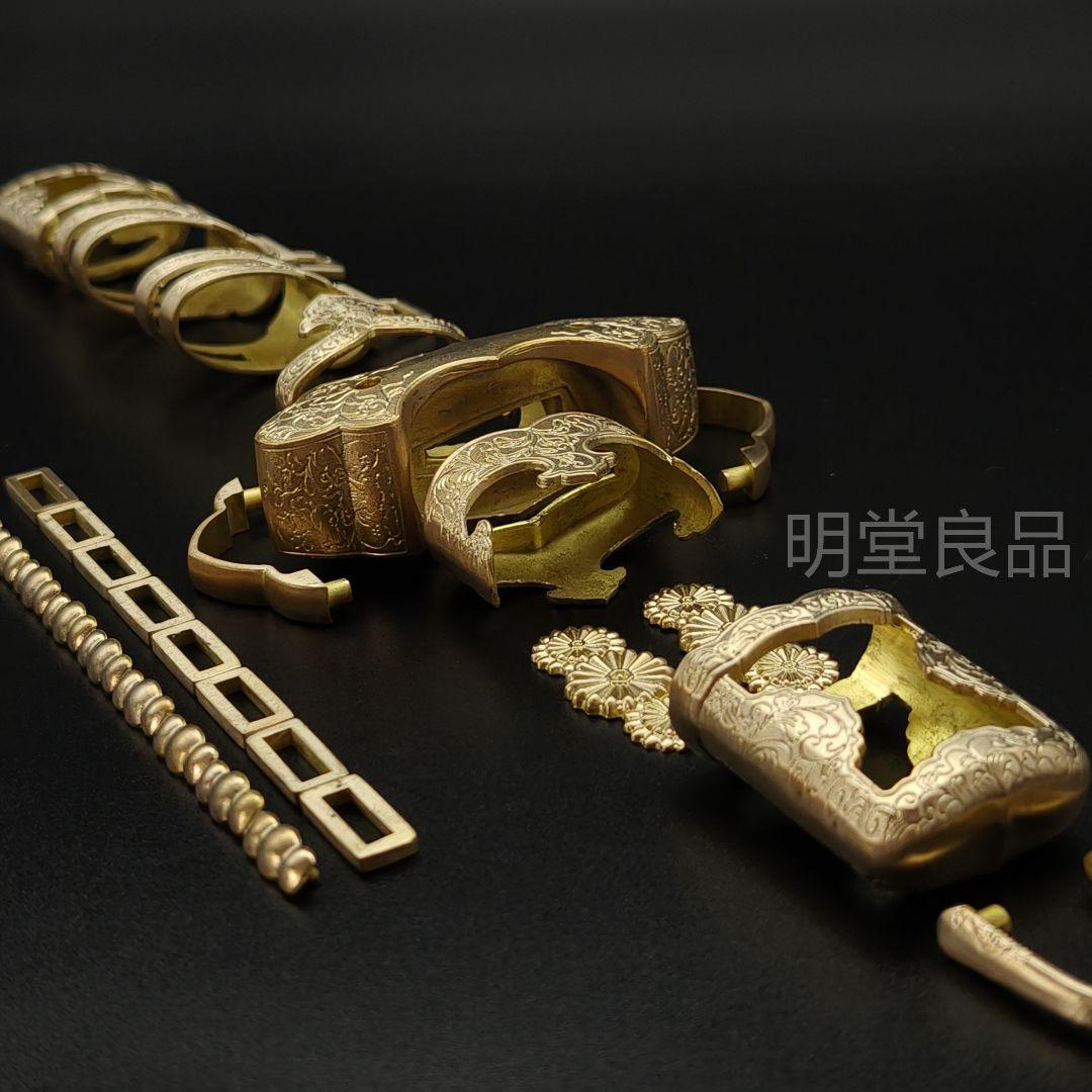 年末セール衛府の太刀金具　菊紋の図　切羽目釘鐺太刀拵鞘金具　金工品銅製　レア金具