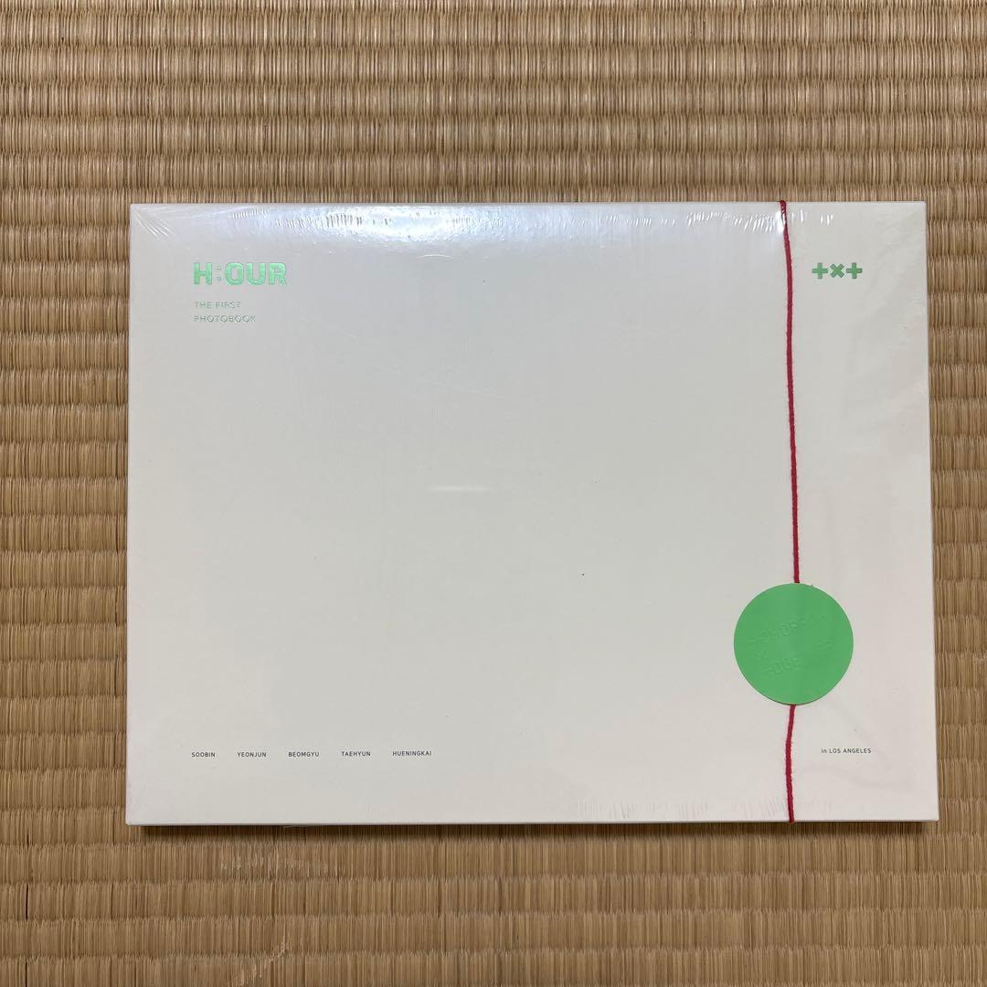 アイドル TXT THE FIRST PHOTO BOOK H:OUR