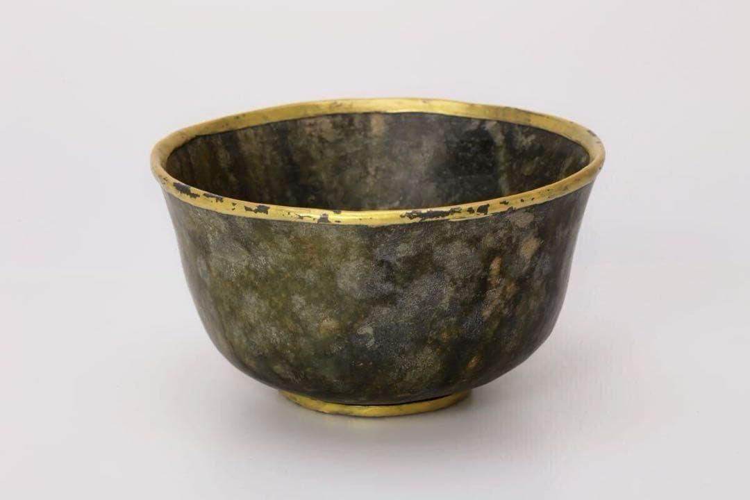 翡翠 ヒスイ 玉 石 茶碗 盃 茶道具 茶器 抹茶椀 玉器 礼器 石製 金装飾