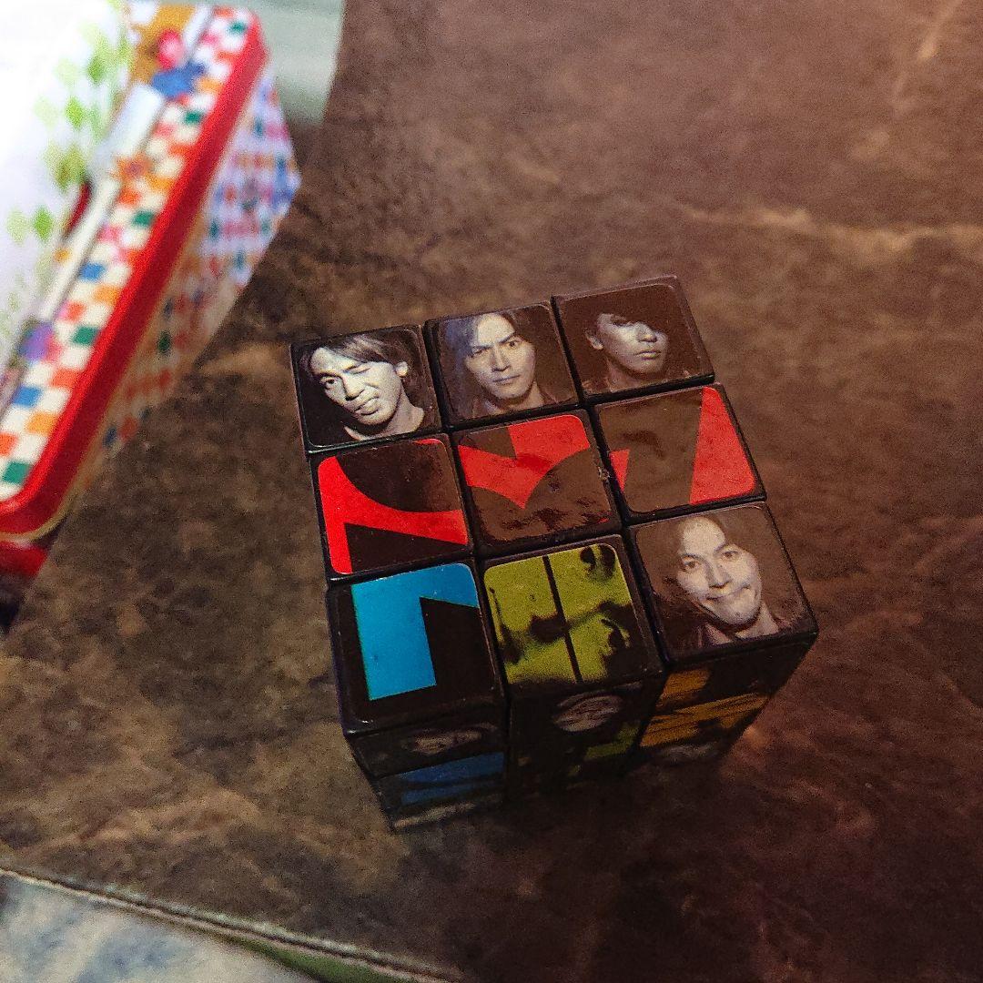 (B'z')顔写真ルービックキューブ