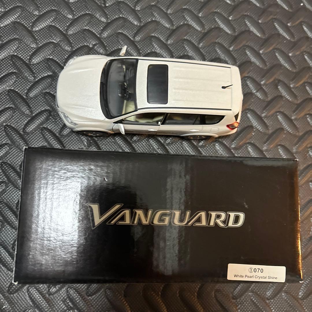 トヨタ Vanguard ミニカー 1/43