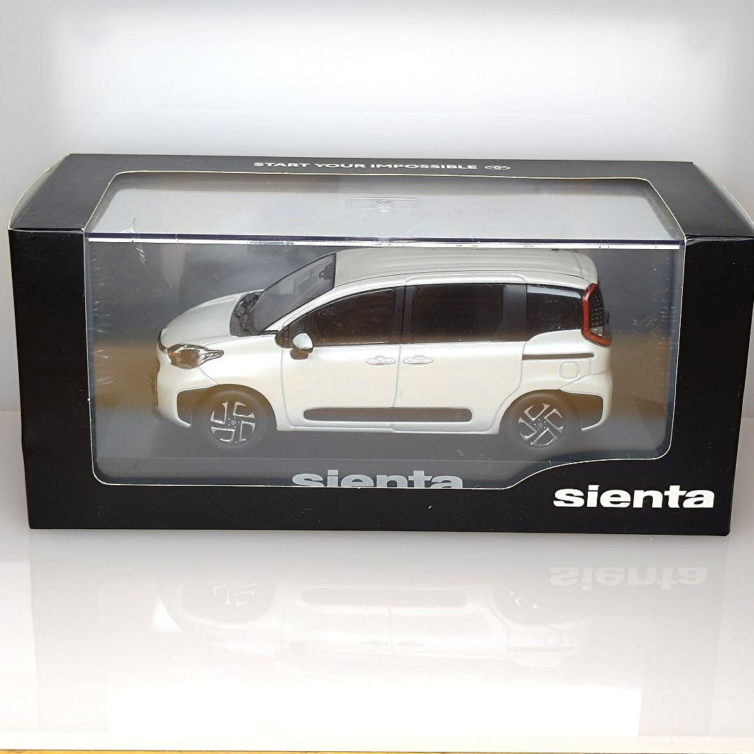 新型 トヨタ シエンタ カラーサンプル ホワイトパールクリスタルシャイン 非売品