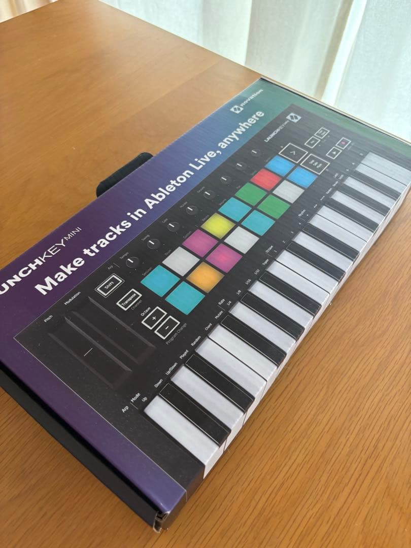 Novation Launchkey Mini MK3 25鍵MIDIキーボード