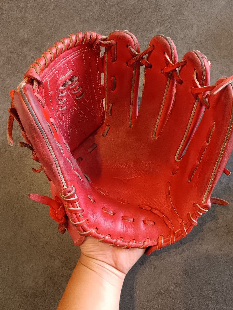 ミズノ　グロ－バルエリート　 軟式用グローブ 赤　ピッチャー