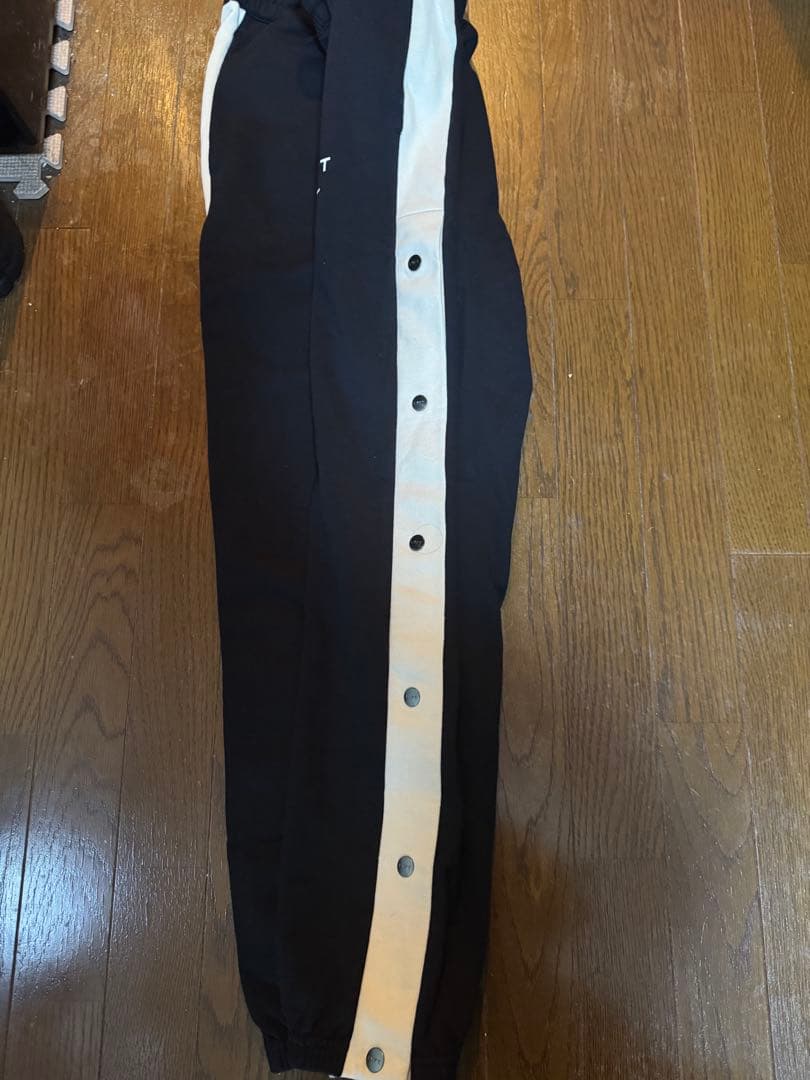 完売LYFTサイドボタンスウェットパンツ