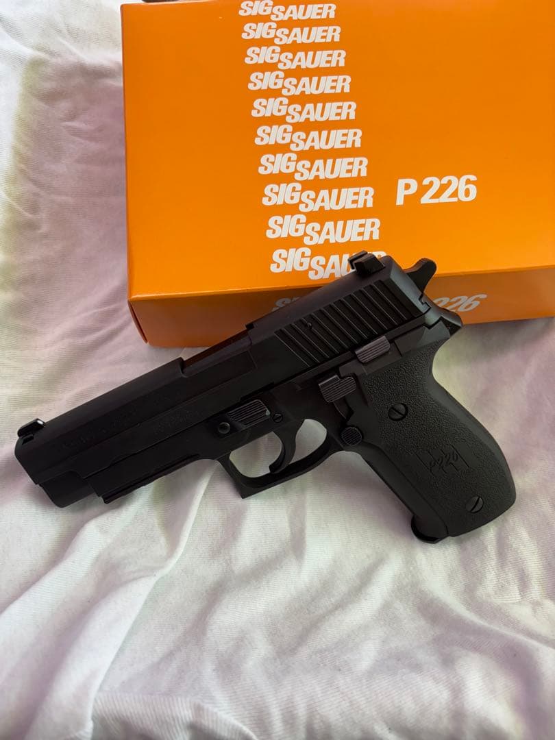 モデルガン　SIG SAUER P226 フルHWモデル Ev2サプレッサ−付き