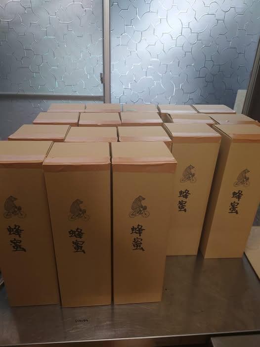 リピーター多数　国産百花蜜 梅酒瓶入　おまけ付　生産者価格で大放出