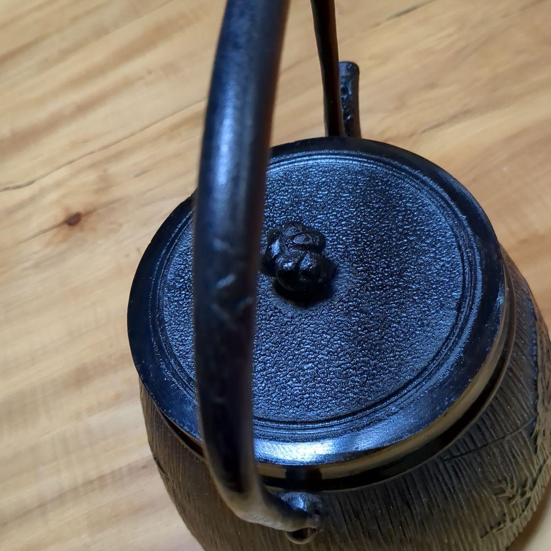 南部鉄瓶　昭和期造牡丹模様