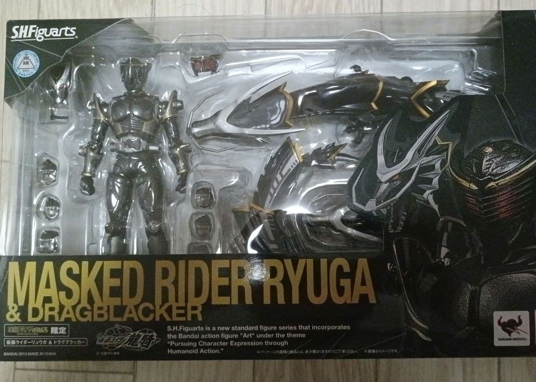 フィギュアーツ　仮面ライダーリュウガ