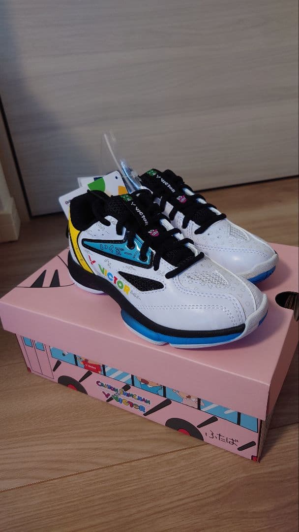 バドミントンシューズ クレヨンしんちゃんコラボ