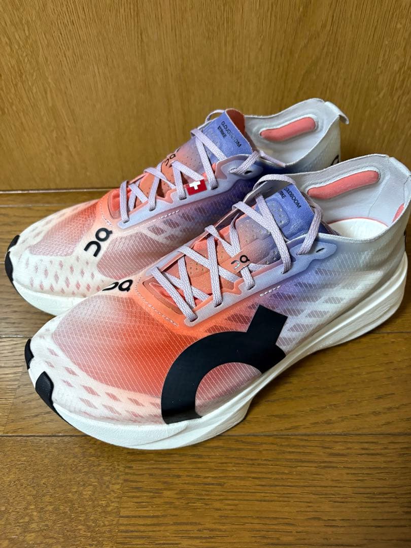 オン　クラウドブームストライク　on cloud boom strike