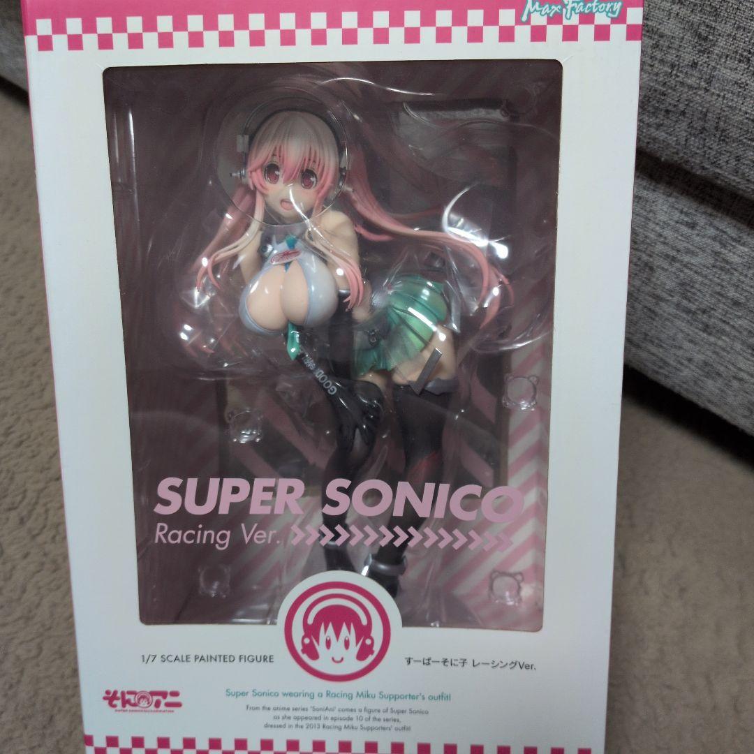 Super Sonico Racing Ver. 1/7スケール フィギュア