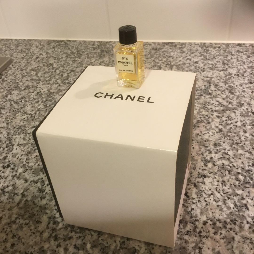 シャネルスノードーム　シャネル　スノードーム