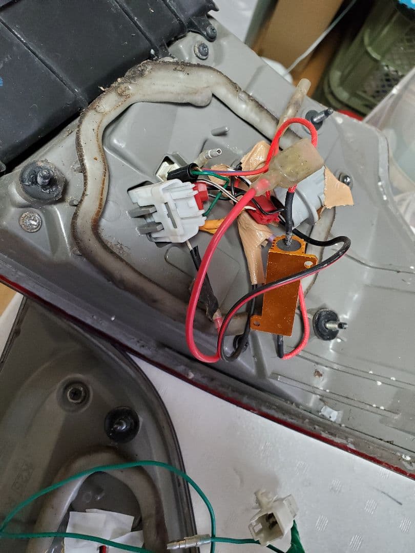 トヨタ　クラウンロイヤルLEDテールライト 赤 4個セット流れるウィンカー