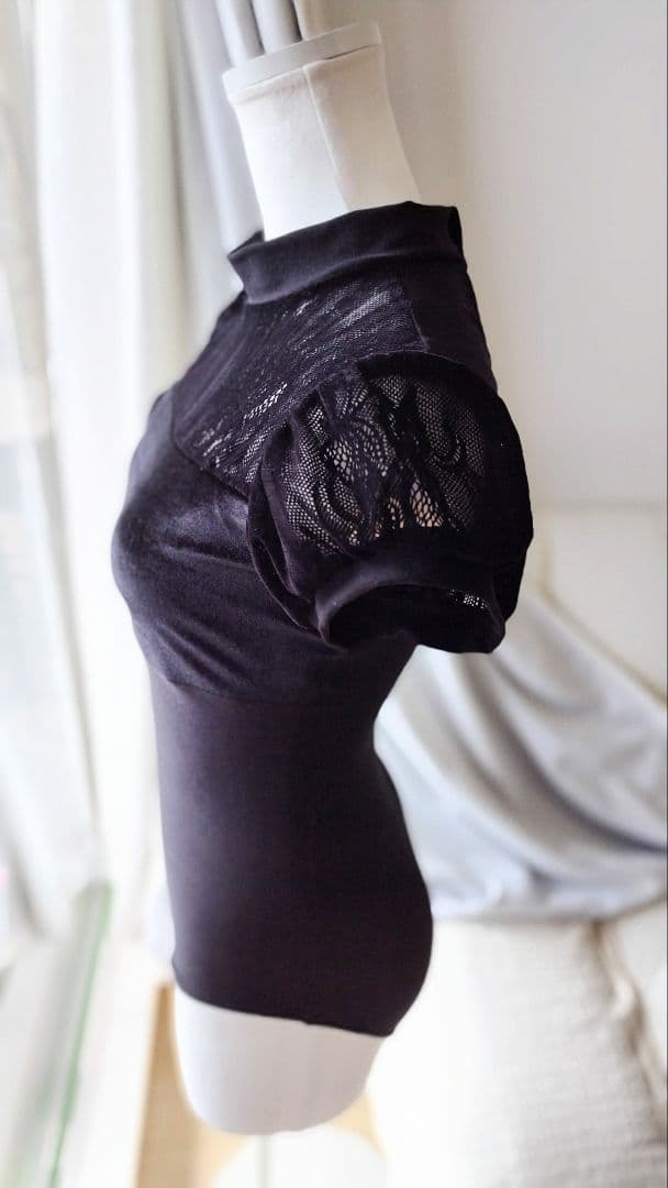 Ｓ～Ｍサイズ／ベロアと起毛レースの薔薇の花柄が上品な黒い娘役レオタード