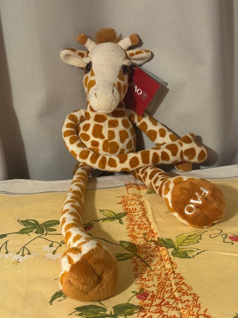 NY FAO キリンのお人形