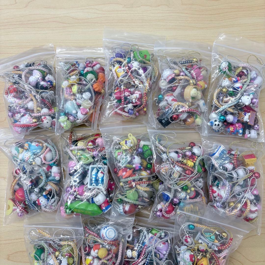約340個　ハローキティ ストラップ まとめ売り お土産・ご当地など 福袋