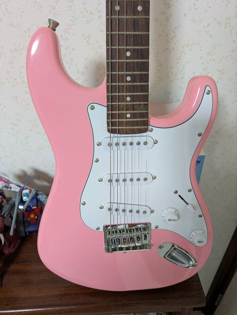 プレイテック　ピンク エレキギター ストラト　ジュニアサイズ　ST025