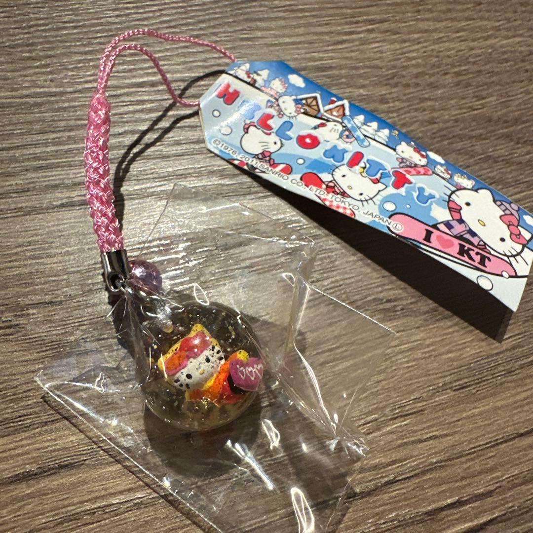 新品袋入り【レア】ハローキティ スノーパラダイス　丸玉根付け　えびそり