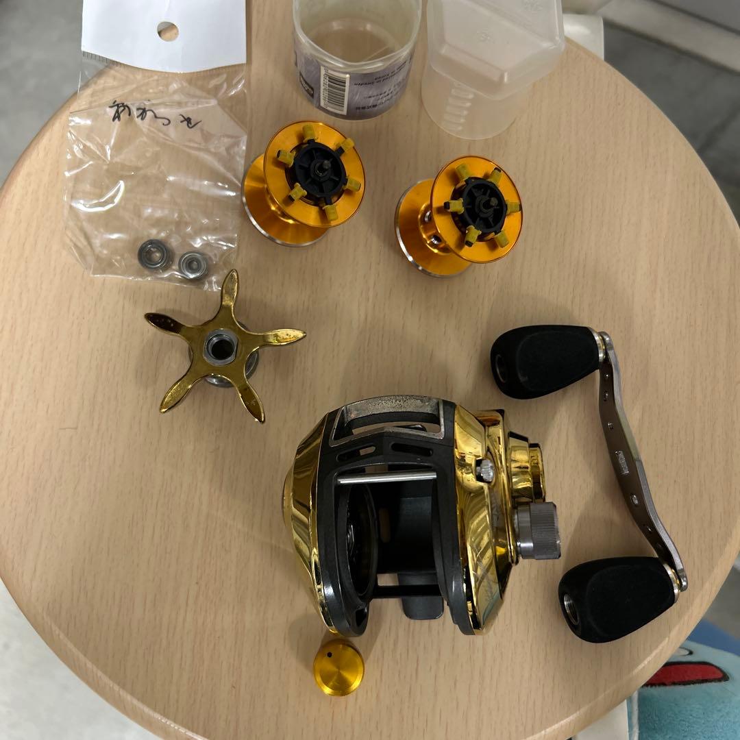 ジャンク部品取り用　アブガルシア　レボ　アカツキ　旧型　写真2枚