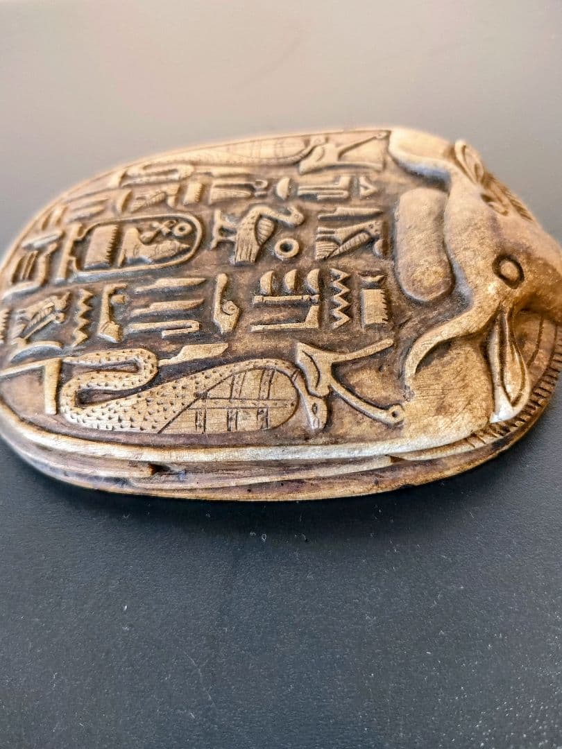 ヴィンテージ　エジプト　アピス神雄牛頭のスカラベ石彫り