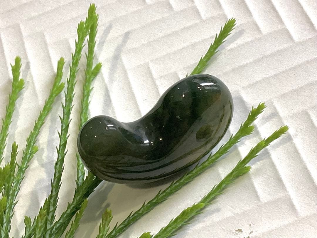 ✳絶品‼️濃厚青緑の碧玉　出雲石勾玉　最高級品　幻の透かし‼️コレクション　鑑別書付