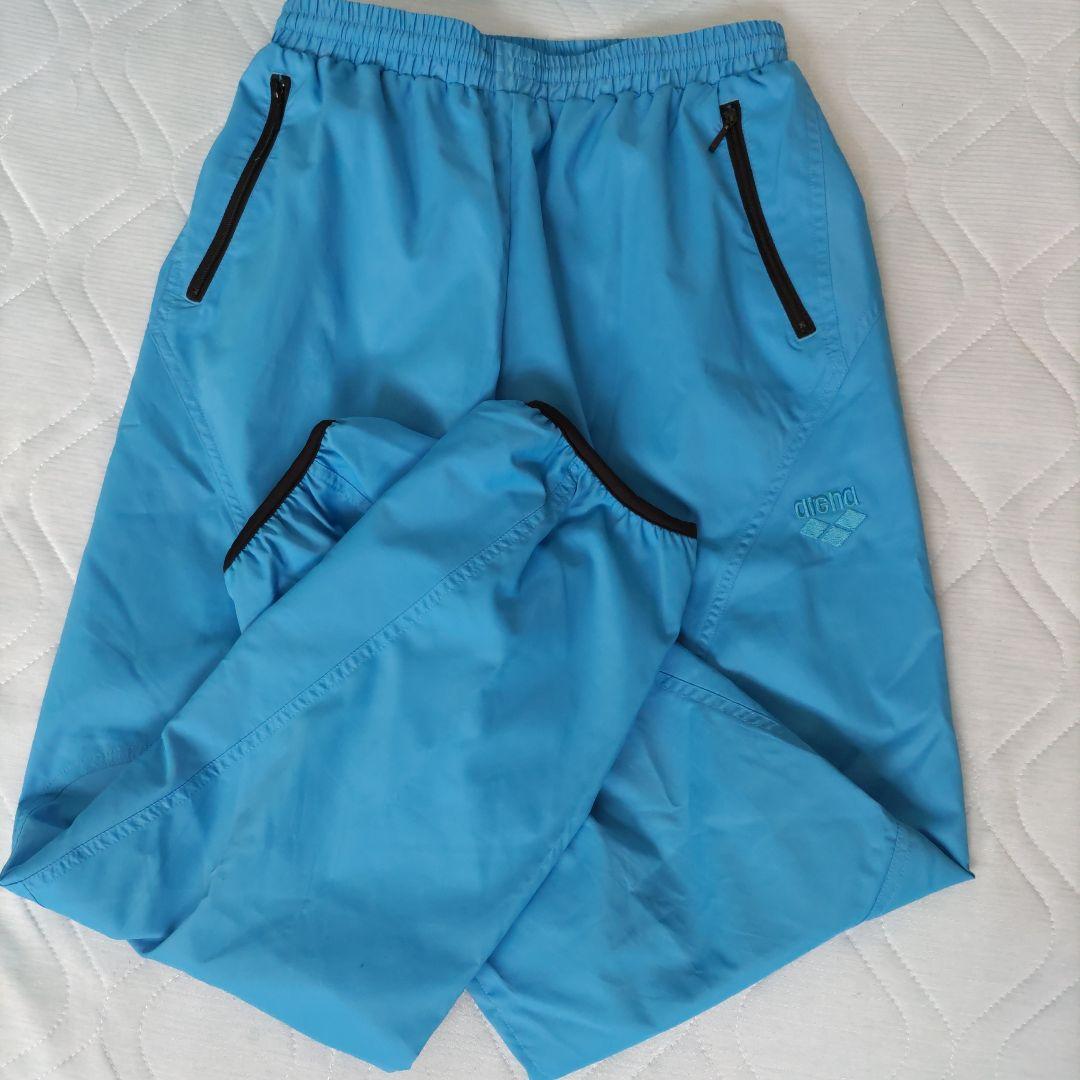 未使用！アリーナ　ストレッチ素材の爽やかブルートレーニングウェア上下セット