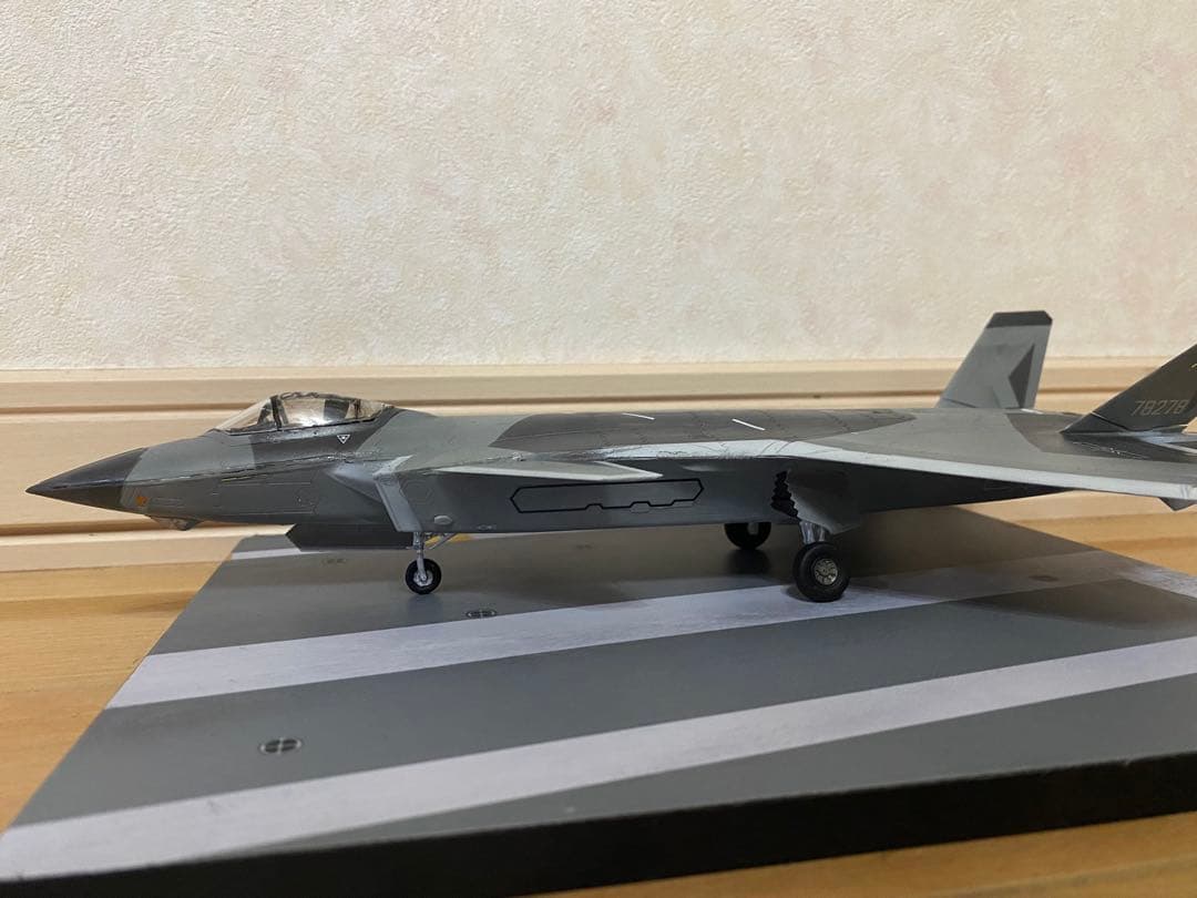 J-20 1/72スケールモデル完成品　ドリームモデル　戦闘機　プラモデル