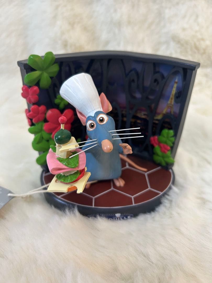 ディズニーランドパリ限定　レミーのおいしいレストラン　フィギュア エッフェル塔②