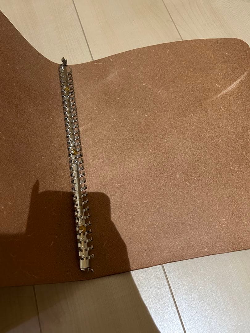 【真鍮と本革のルーズリーフバインダー　A4サイズ】　レザー　ヌメ革