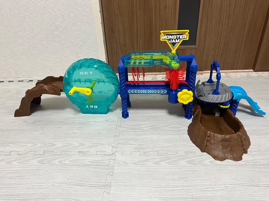 ミニカー Monster jam megalodon monster wash