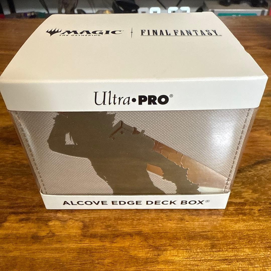 MTG ウルトラプロ/FF《クラウド：星の守護者》 プレミアムレザレットデッキ