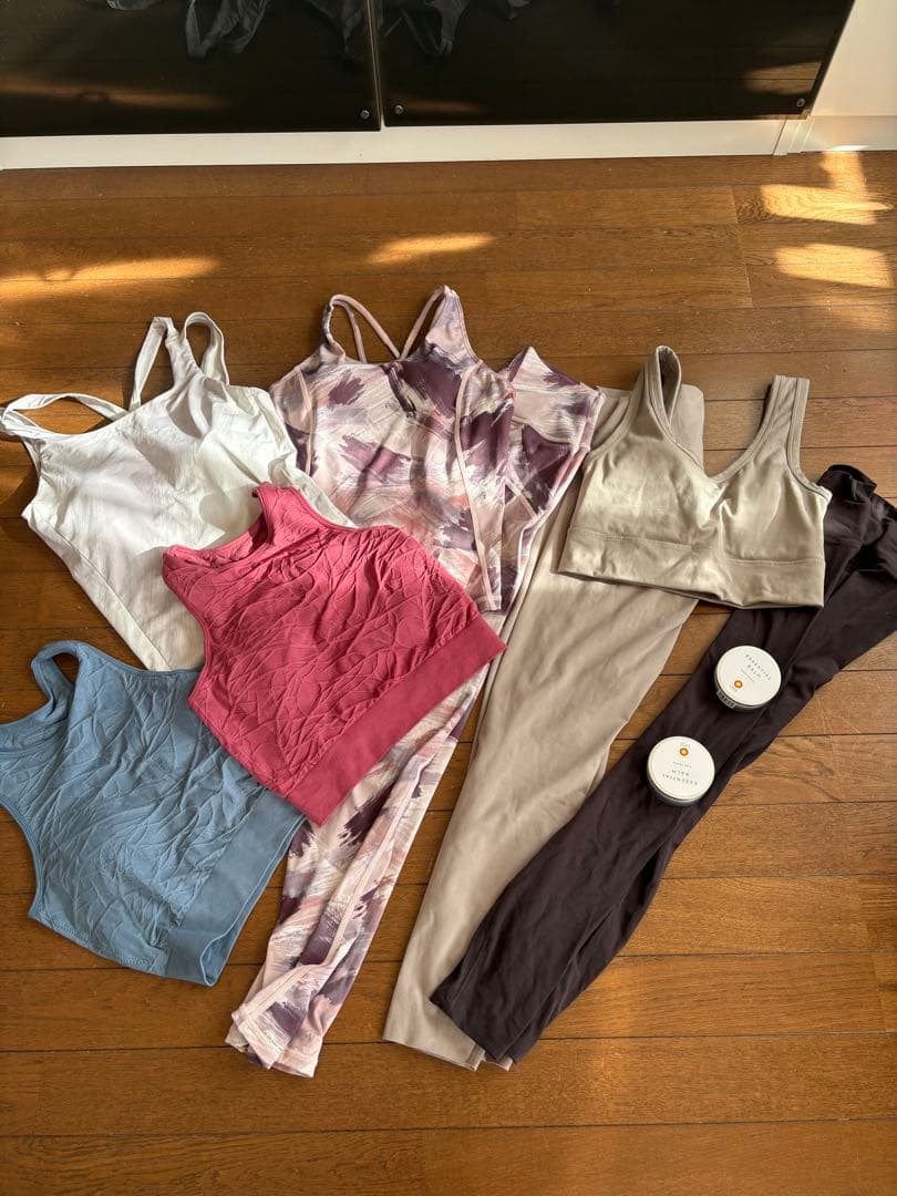 スカーラ　ラバ　リアルストーンヨガウェアセット レギンス 2個バーム付き