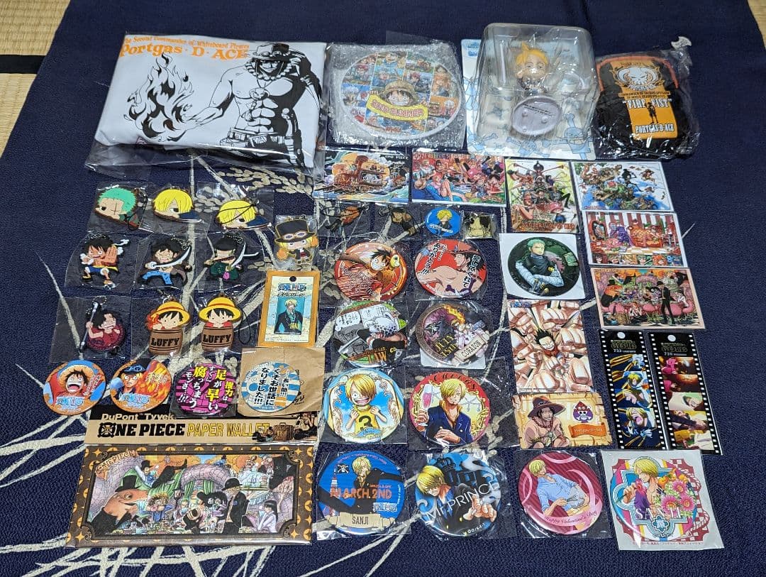 ONEPIECE　キャラクターグッズ　まとめ売り　約100点セット！