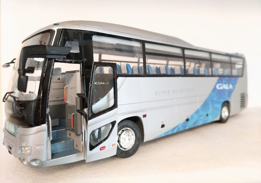 1/32 いすゞガーラスーパーハイデッカ 素人組立品