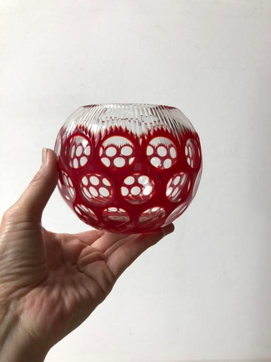 品番g-0765 赤被せガラス　切子　丸型花器　アンティーク　大正ロマン