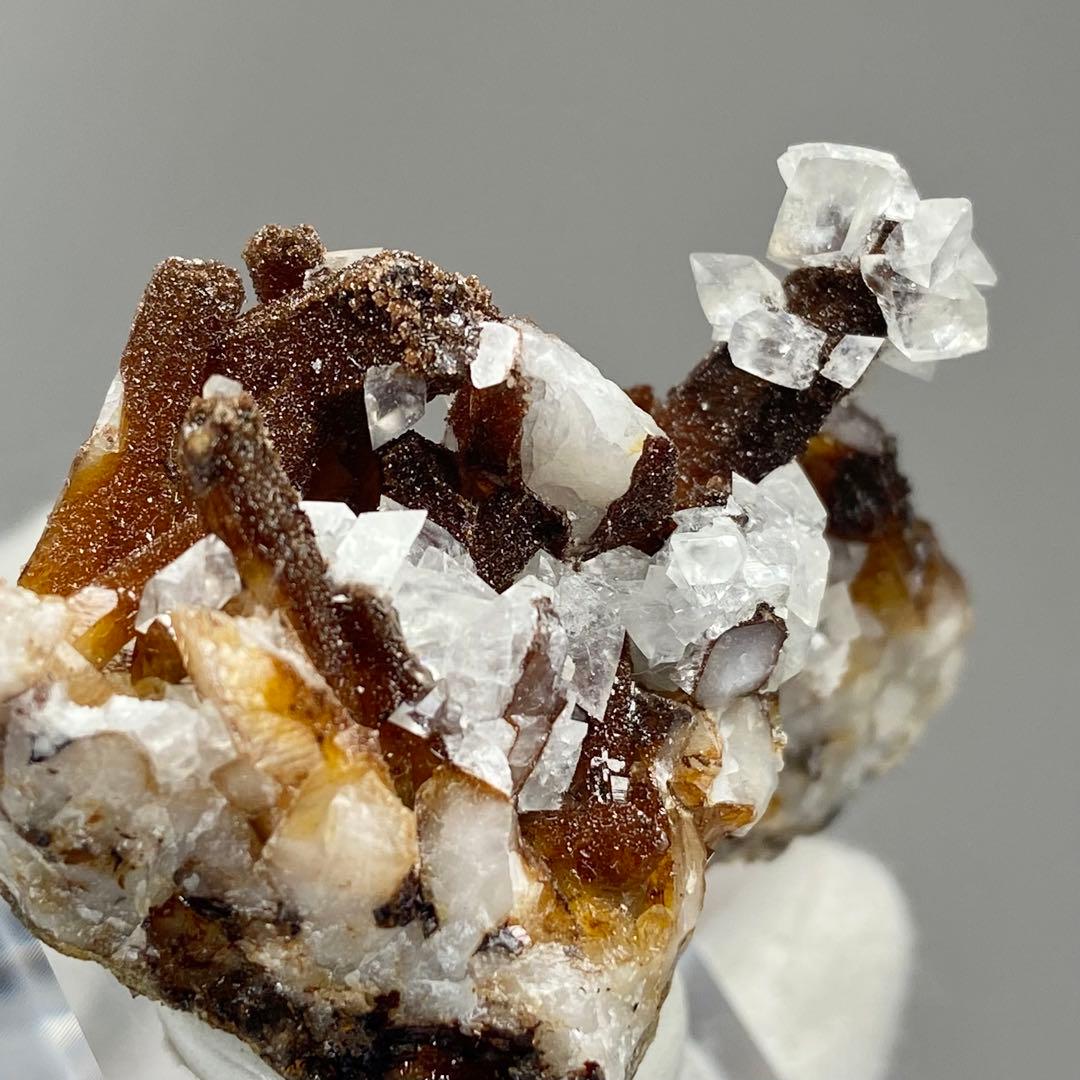 クォーツ　カルサイト　ロシア産　鉱物標本　原石　天然石　ストーン　共生　蛍光