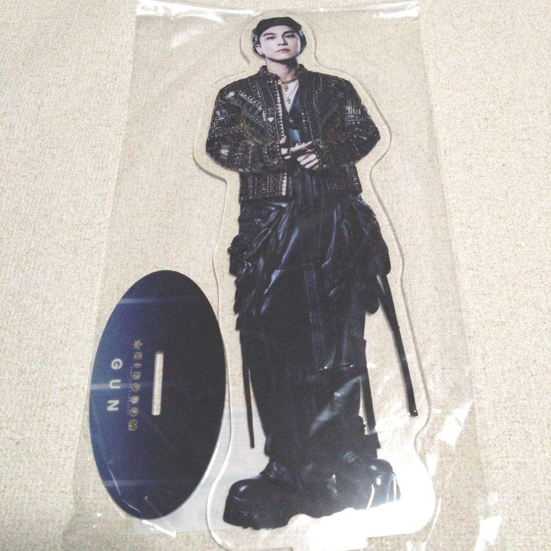 三代目JSB　KINGDOM　KING　アクリルスタンド 岩田剛典