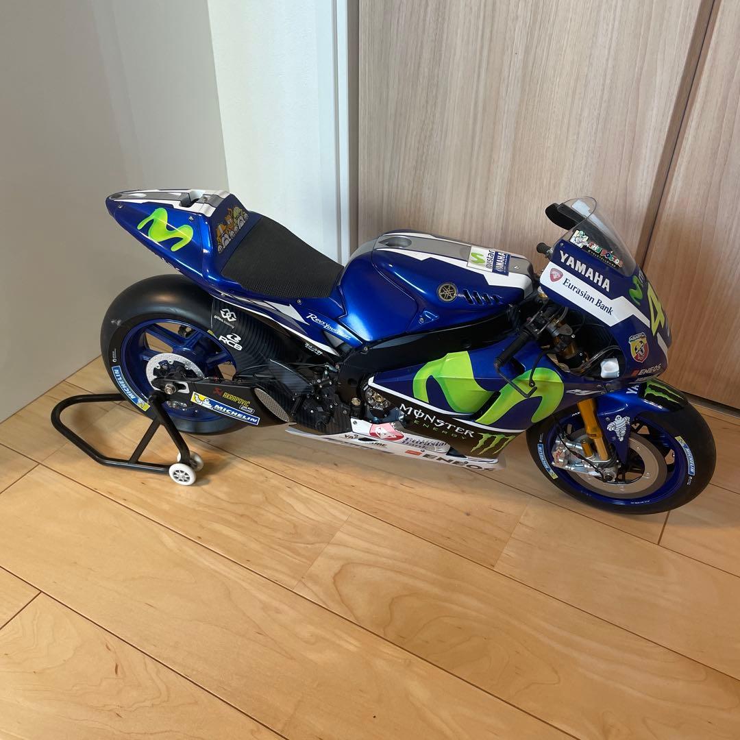 Yamaha YZR-M1 モデル 1/12 スケール