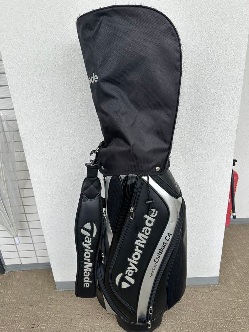 おまけクラブ付き　TaylorMade キャディバッグ 黒 自立型