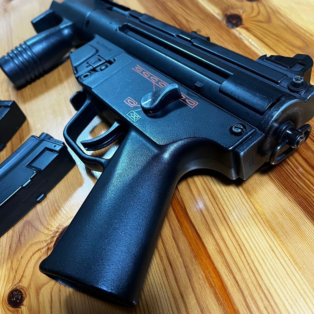 MP5K 電動ガン ブラック マガジン2本付き