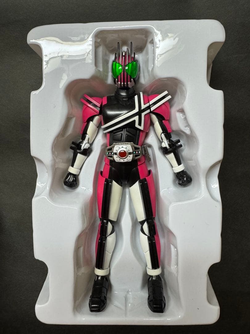S.H.Figuarts（真骨彫製法）仮面ライダーディケイド