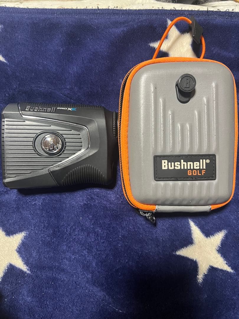 Bushnell Pro XE ゴルフ用距離計とケース